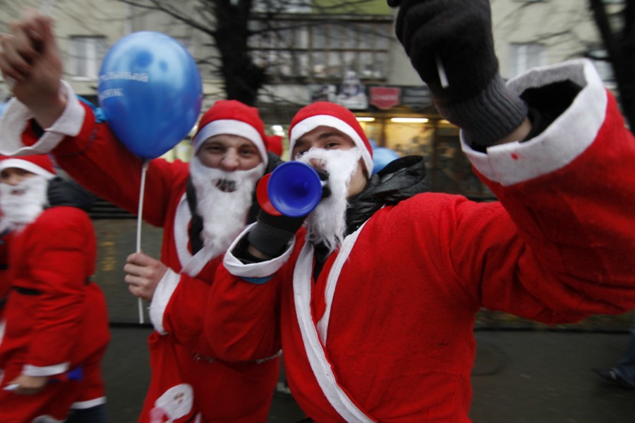 "Дед Мороз вместо честных выборов": фоторепортаж "Нового Калининграда.Ru"